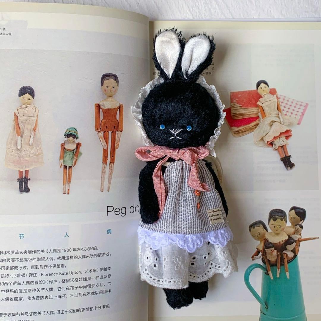 青いお目目の黒兎ちゃん ぬいぐるみ アーティストベア 海外作家様 ハンドメイド