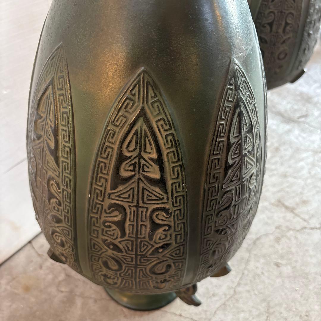 古代風彫刻金属真鍮製花瓶2個セット　高さ約51cm 口径約14cm QW4775