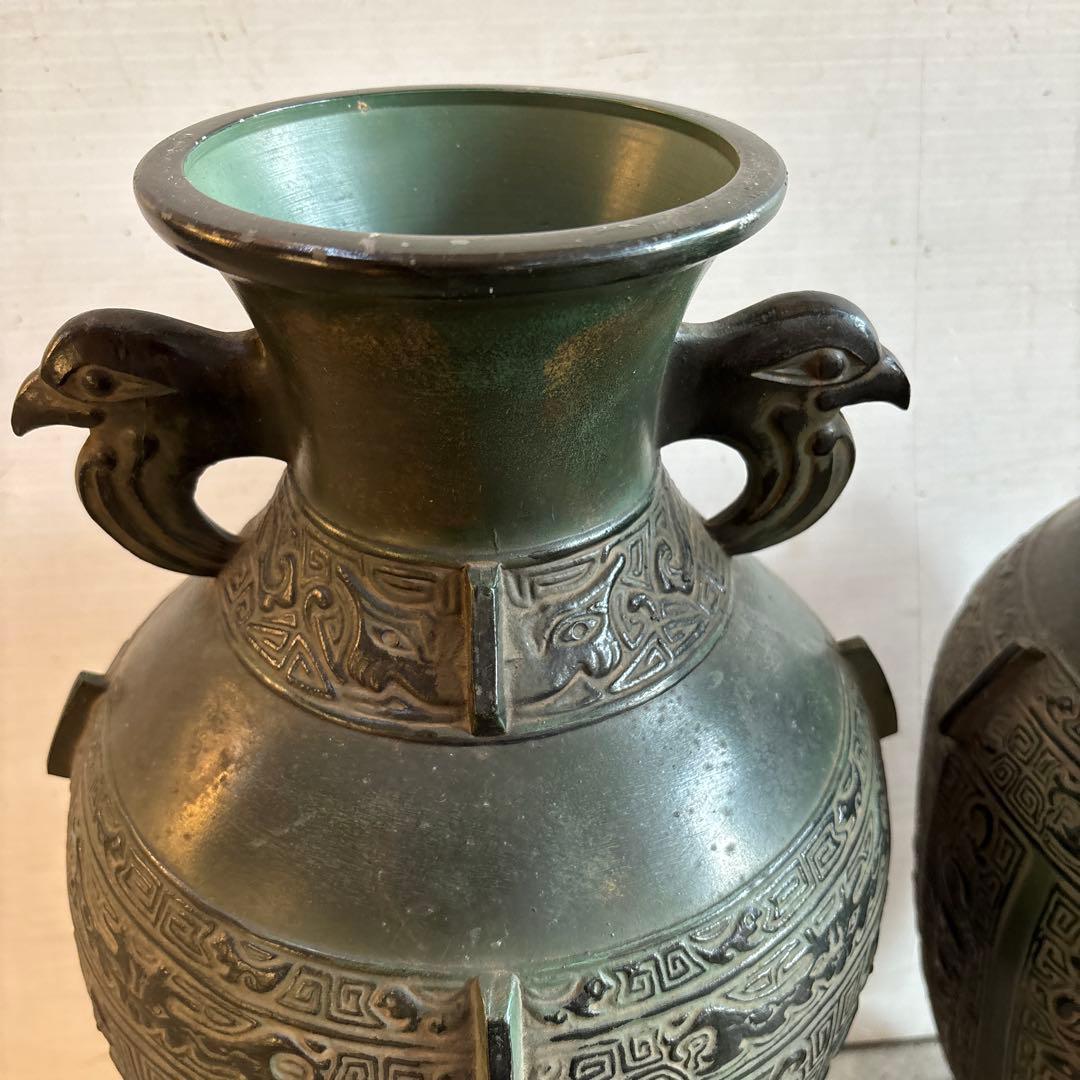 古代風彫刻金属真鍮製花瓶2個セット　高さ約51cm 口径約14cm QW4775