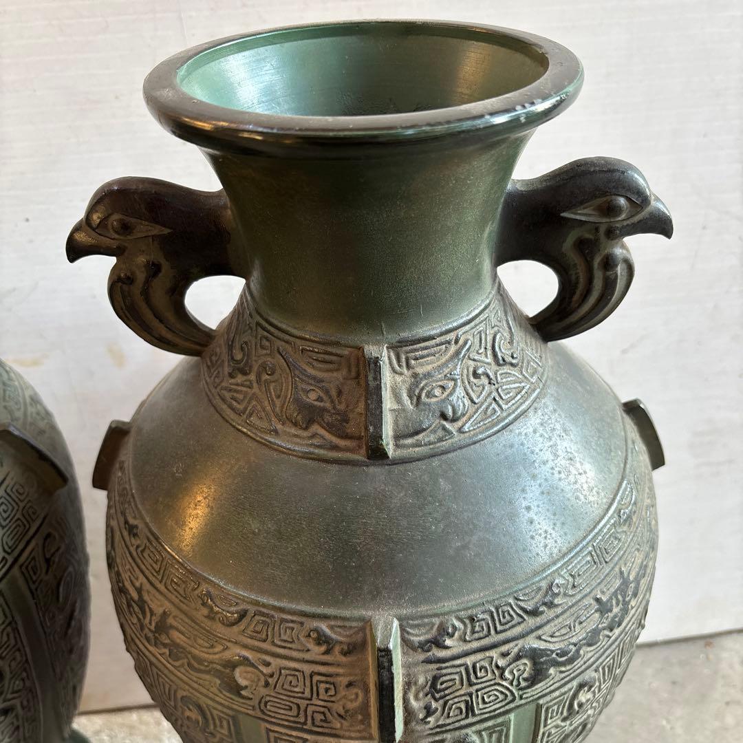 古代風彫刻金属真鍮製花瓶2個セット　高さ約51cm 口径約14cm QW4775