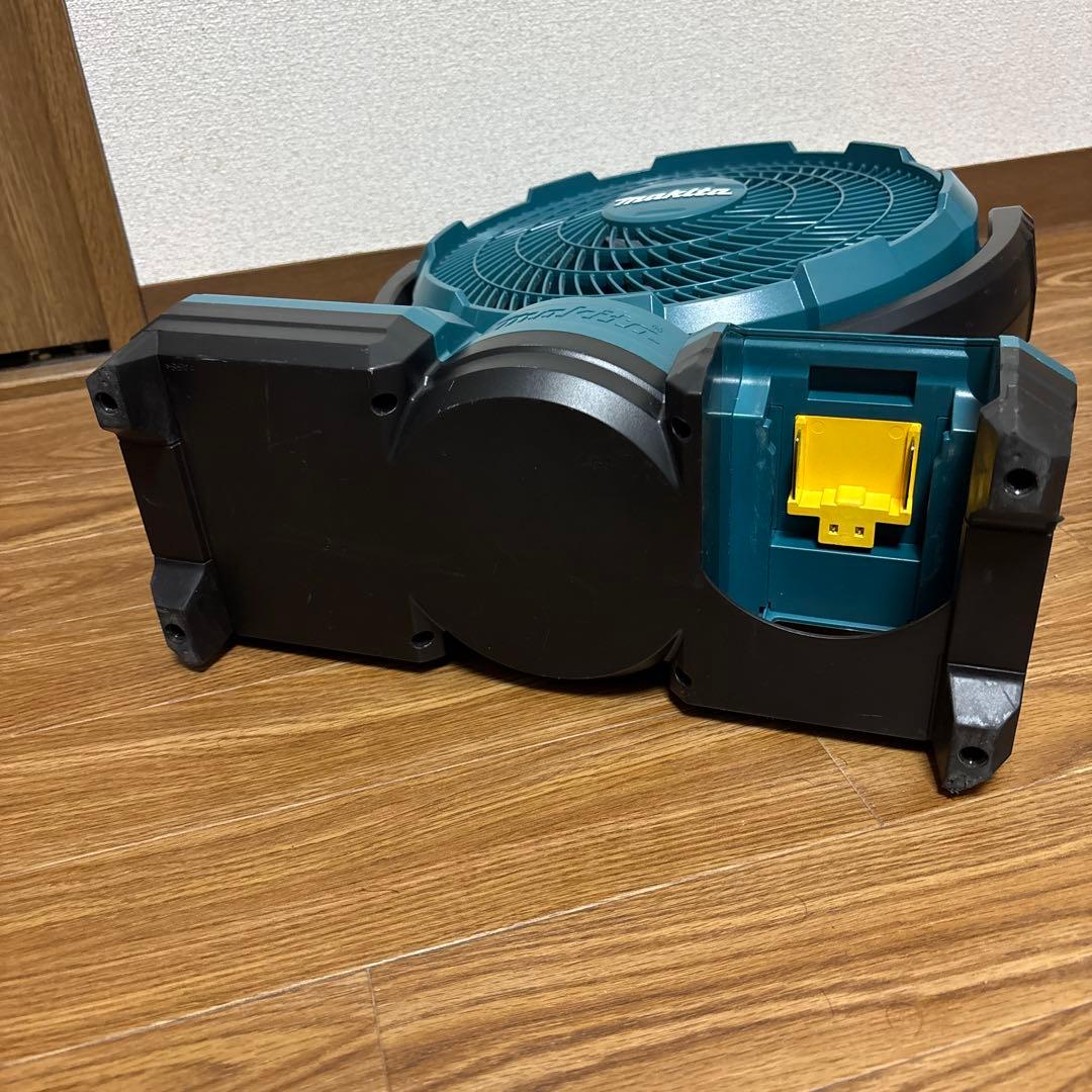 Makita マキタ　充電式ファン　CF203D