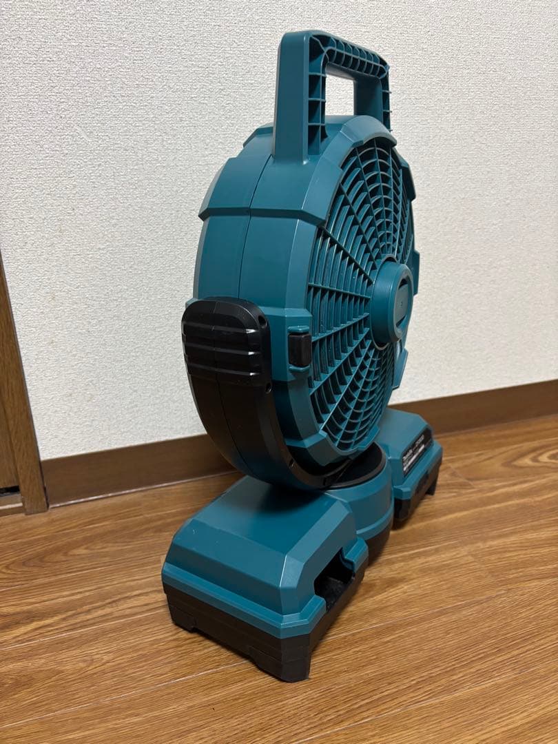 Makita マキタ　充電式ファン　CF203D