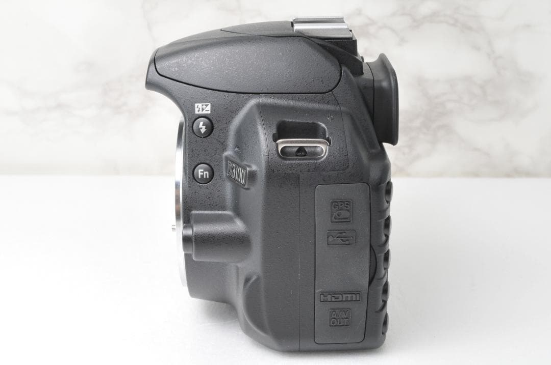 新品級のショット数❣️Nikon D3100⭐️スマホ転送 一眼レフカメラ ニコン