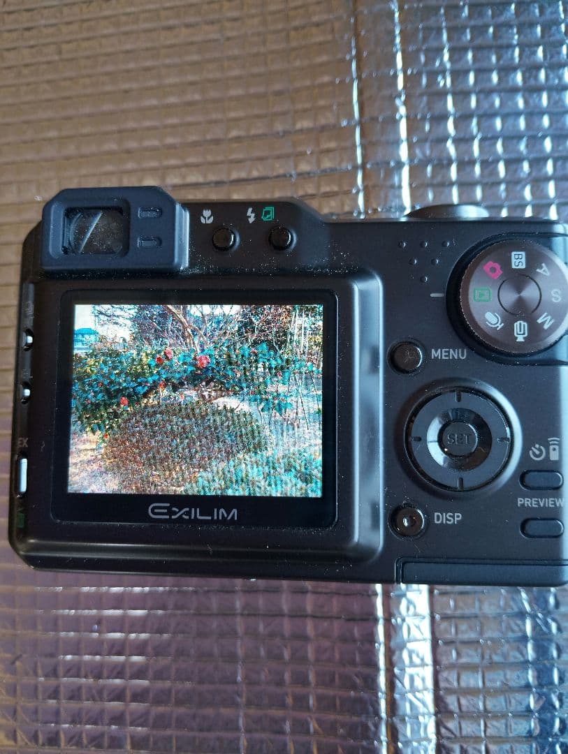 CASIO EXILIM 7.0メガピクセル コンパクトデジタルカメラ