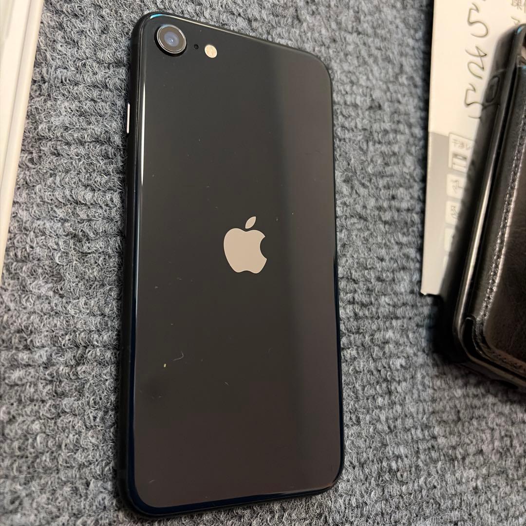 iPhone se3 本体　SIMフリー端末　ガラスフィルム　ケース　セット
