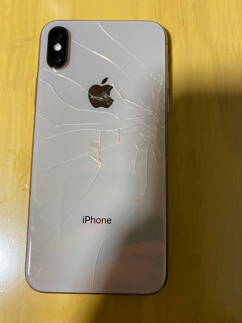 iPhoneXs 背面割れ有り