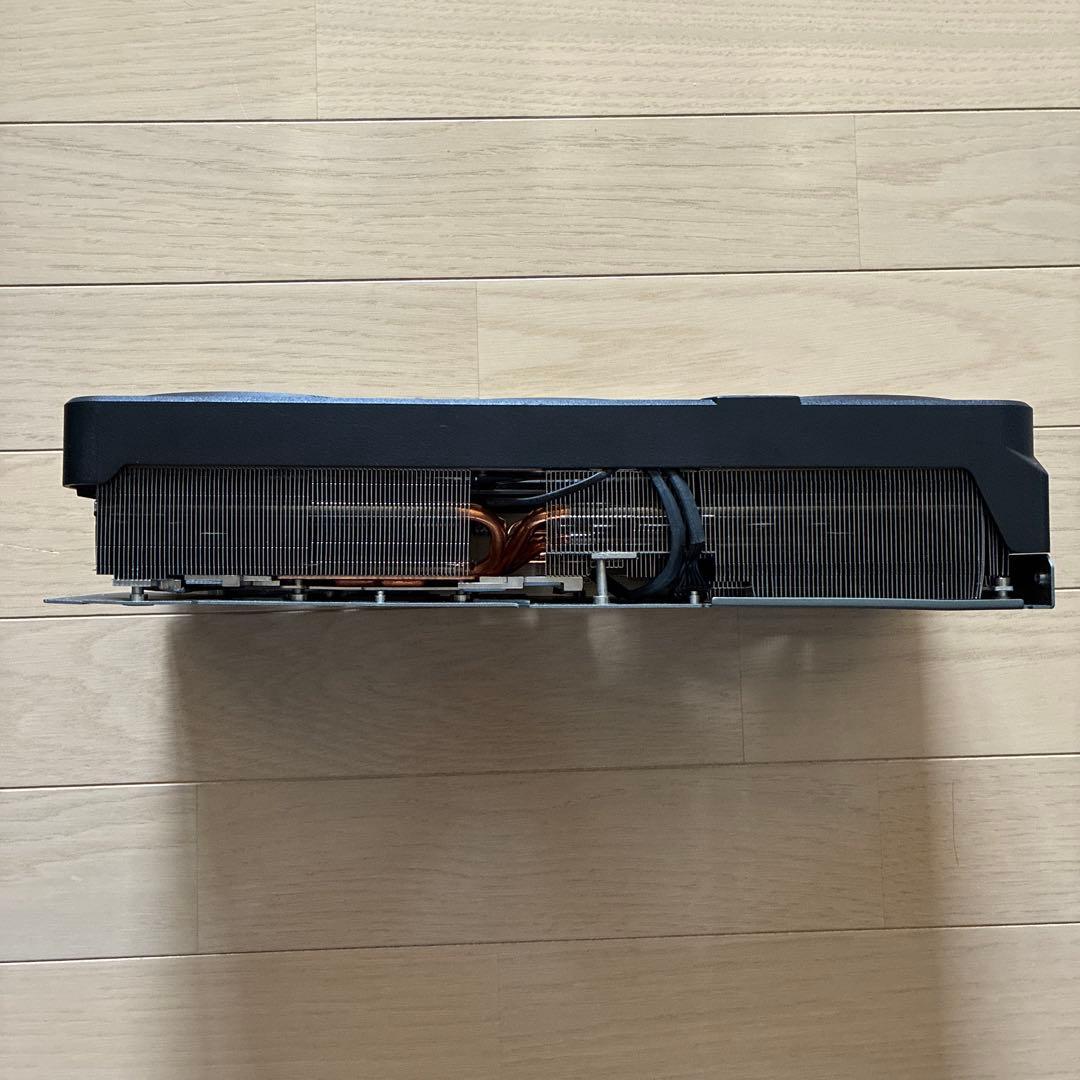 gigabyte RTX 4090 ヒートシンク　ファン　バックプレート　LED