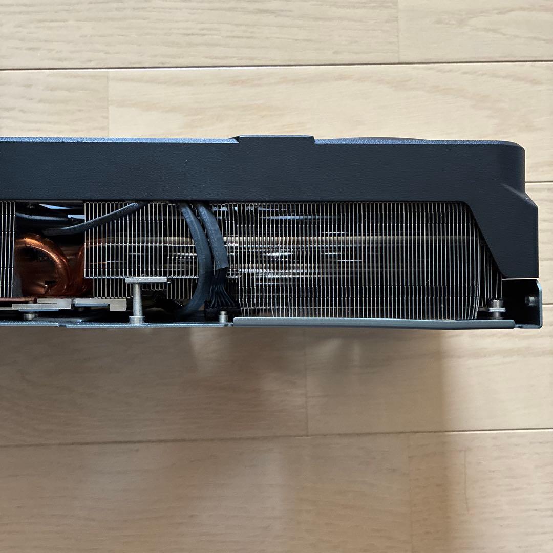 gigabyte RTX 4090 ヒートシンク　ファン　バックプレート　LED