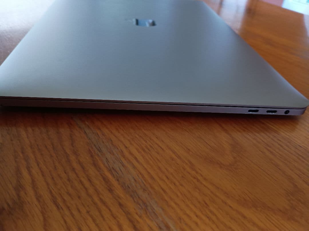 Apple MacBookpro　2016 15インチ シルバー ジャンク？