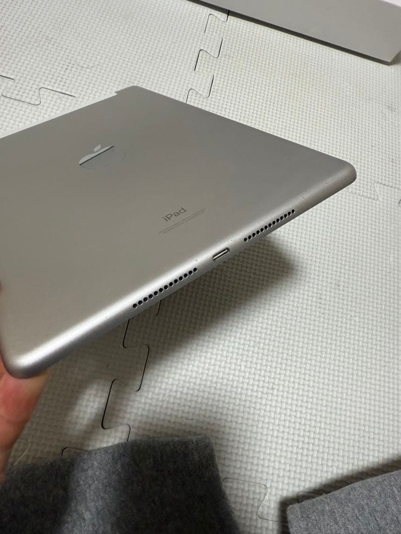iPad (第９世代) Wi-Fi + Cellular Sim フリー