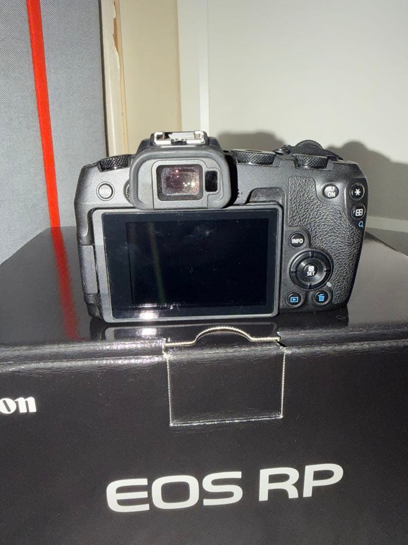 Canon EOS RP ボディ と レンズ