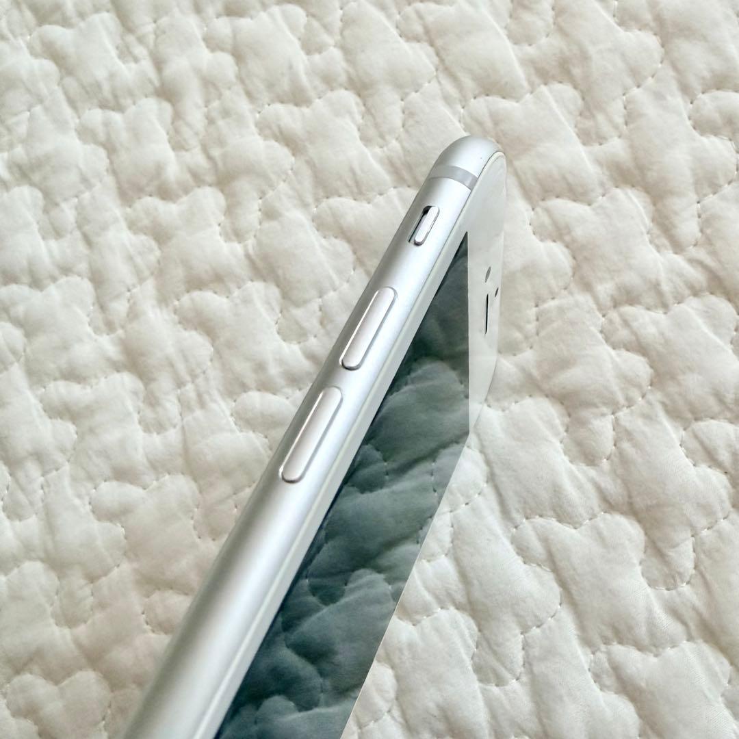 iPhone8 64GB シルバー