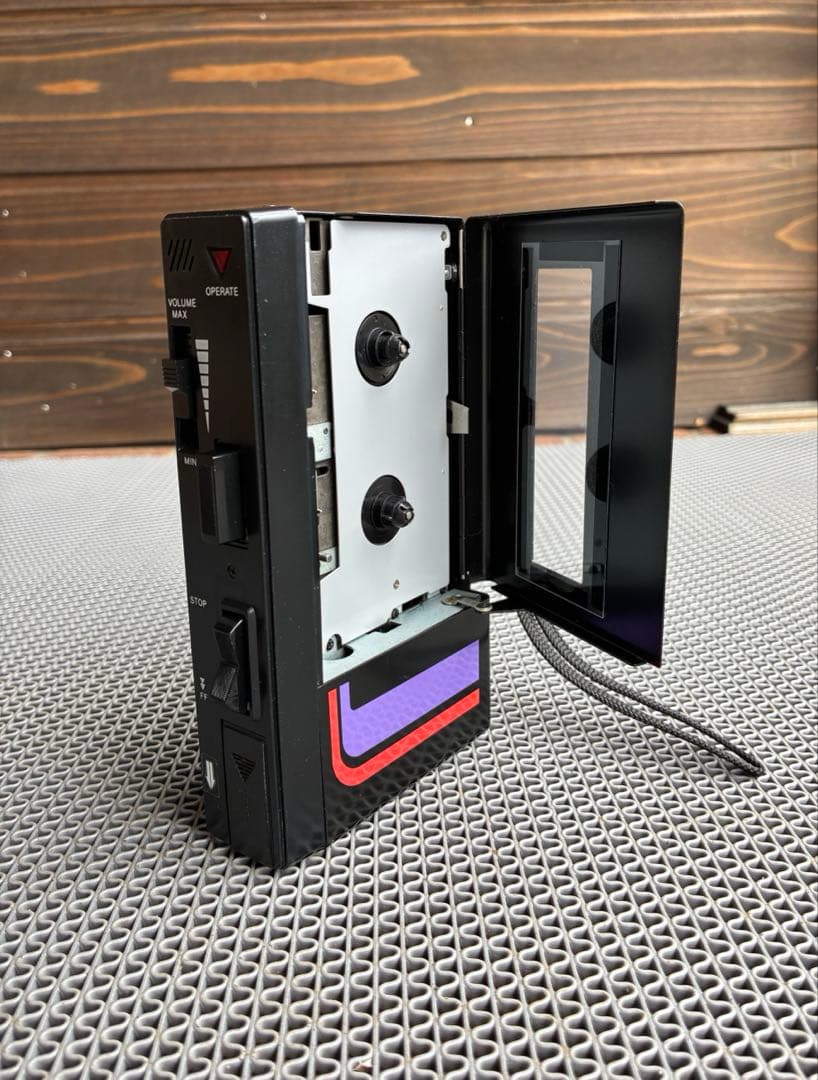 動作品 fujino MODEL F-1 カセットプレーヤー　ヘッドホン付属です