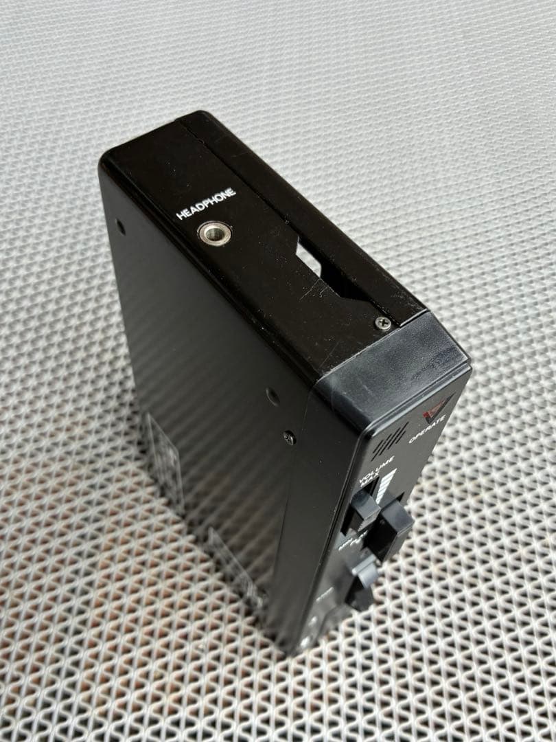 動作品 fujino MODEL F-1 カセットプレーヤー　ヘッドホン付属です