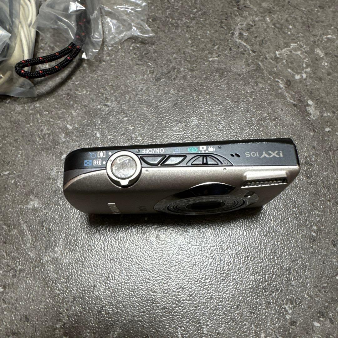 【動作OK】Canon IXY 10S シルバー 付属品完備 デジカメ