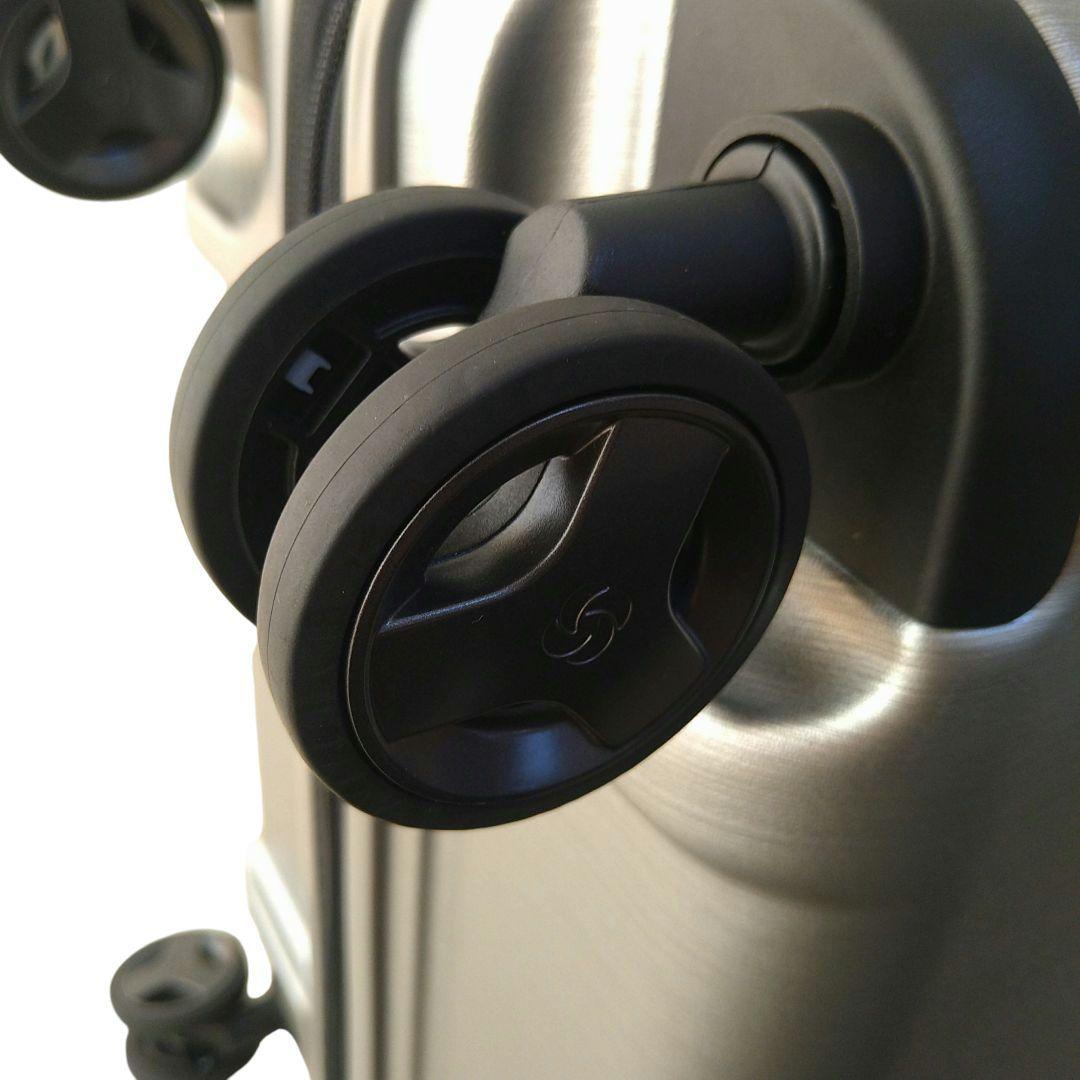 サムソナイト「EVOA/エヴォア」SPINNER69cm /シルバー