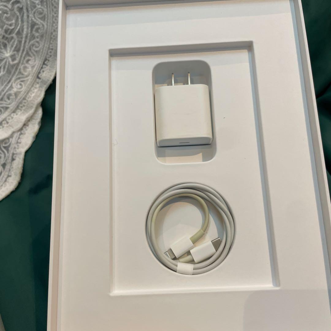 【ほぼ未使用】iPad 第9世代 64GB 箱・付属品完備 美品