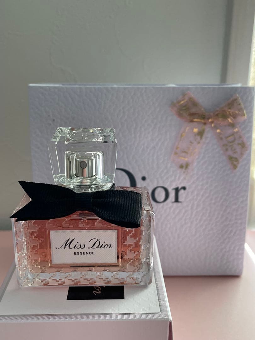 Dior ミスディオールエッセンス　パルファン35ml