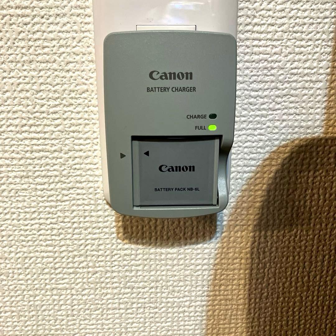 Canon IXY30S デジタルカメラ　白　充電器・バッテリー