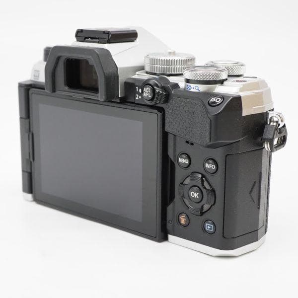 元箱付き！ショット数4,024!■ほぼ新品■ OLYMPUS OM-5 シルバー