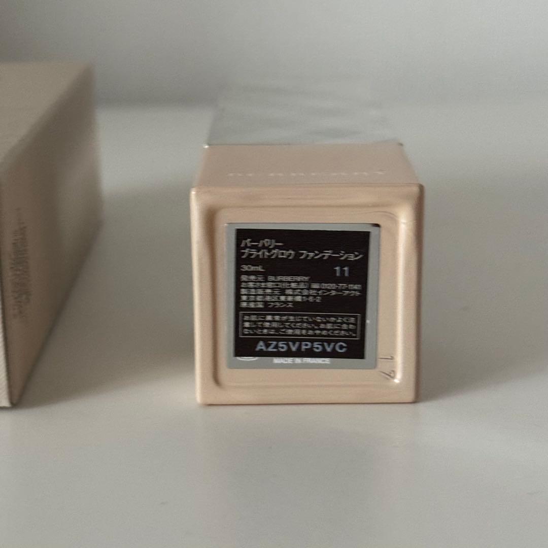 BURBERRY ブライトグロウ ファンデーション 11 30ml