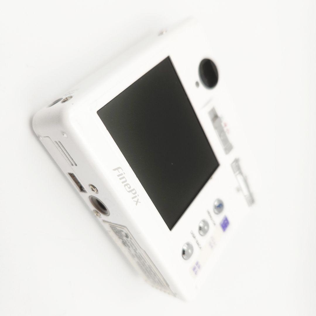 FUJIFILM FinePix F440 コンパクトデジタルカメラ ホワイト