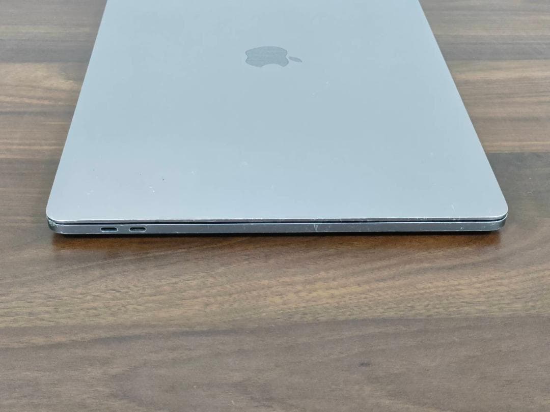 MacBook Pro 2019 16インチ Core i7 512G I3