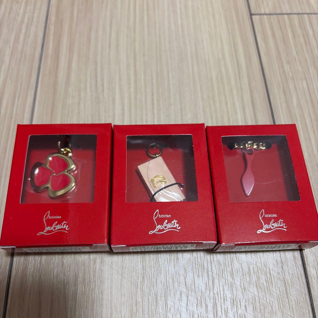 【新品未使用】チャーム付Christian Louboutin ルージュルブタン