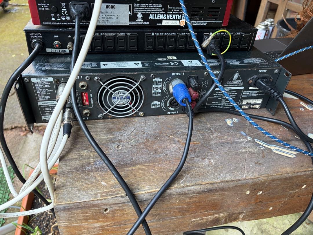 BEHRINGER EP4000 パワーアンプ 動作確認済み写真　メンテ清掃済み