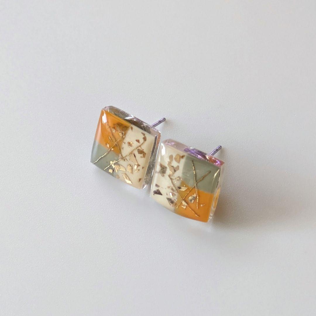 No.830　レジンピアス　ハンドメイド【スクエア】モスグリーン　ゴールド
