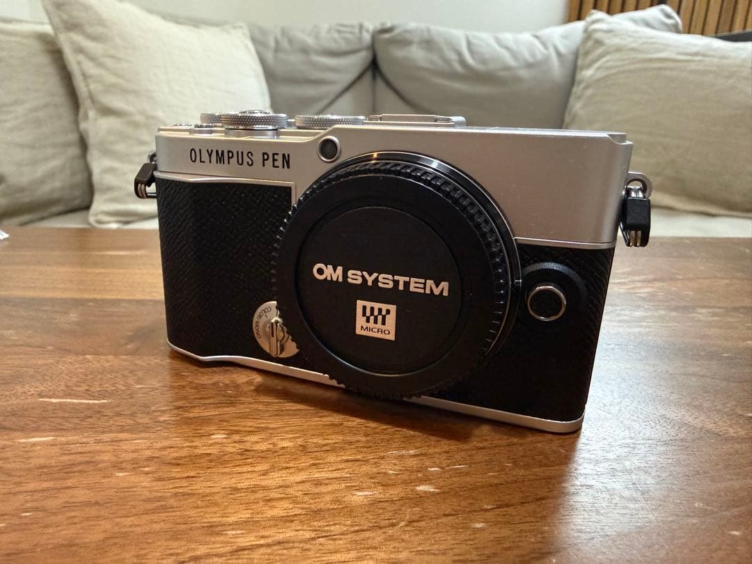 ミラーレス一眼 OLYMPUS PEN E-P7 キットレンズ、単焦点セット