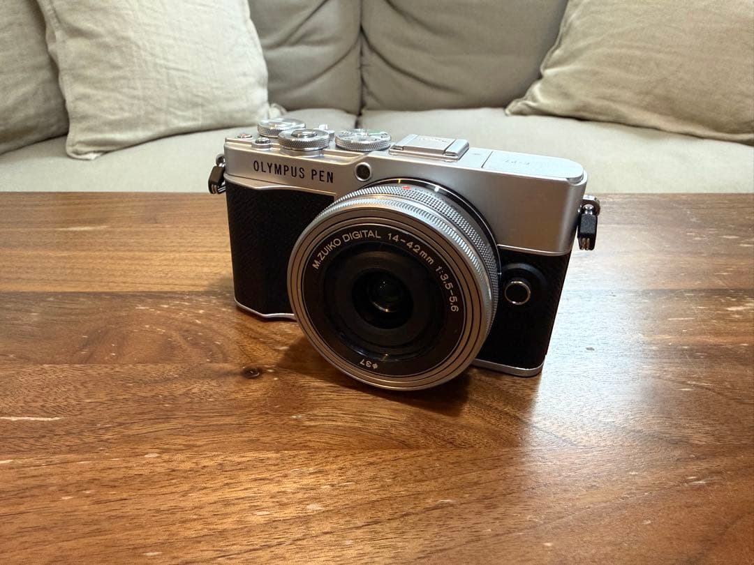 ミラーレス一眼 OLYMPUS PEN E-P7 キットレンズ、単焦点セット