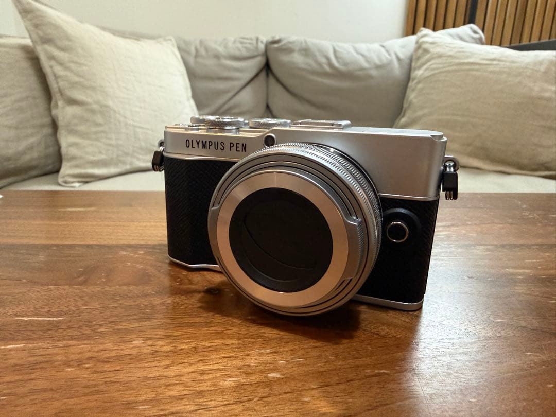 ミラーレス一眼 OLYMPUS PEN E-P7 キットレンズ、単焦点セット