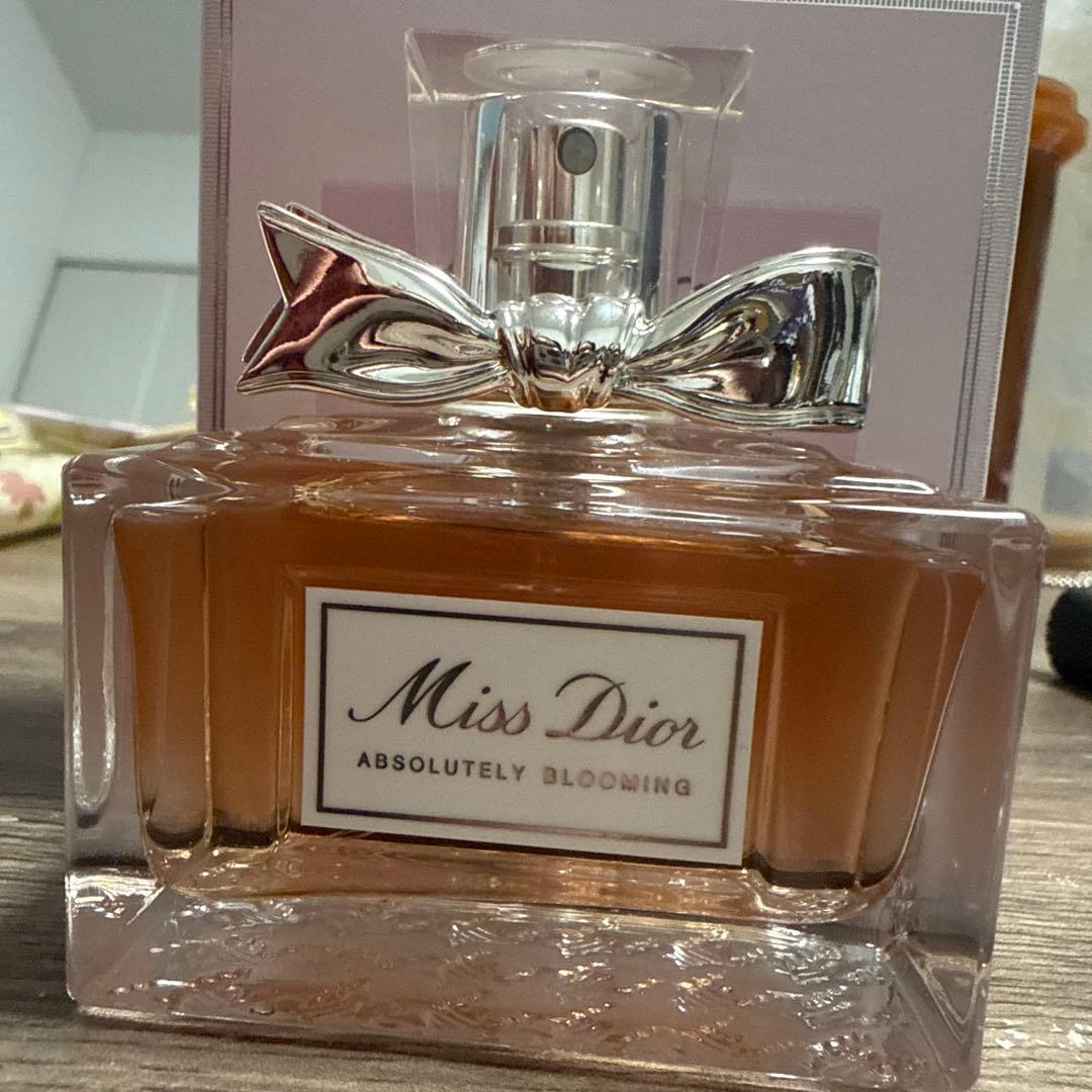 ミスディオール アブンソリュートリー ブルーミング オードゥパルファン 50ml