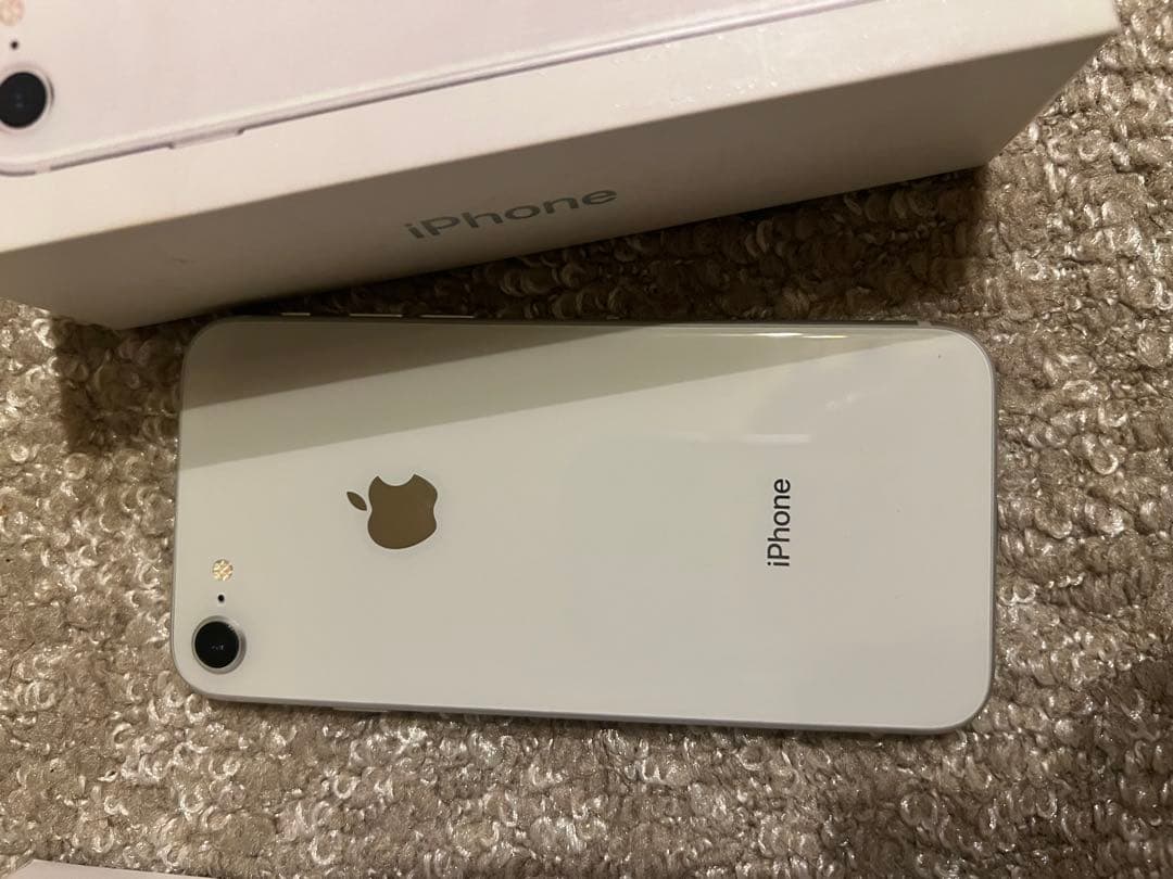 スマートフォン本体 iPhone8 silver 64G