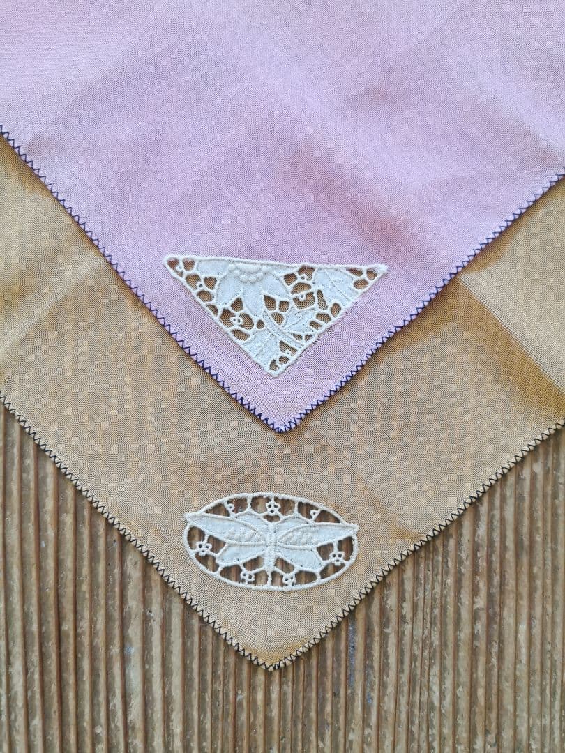 英国アンティーク 蝶と花刺繍 オープンカットワーク嵌込 シアーハンカチ２枚セット
