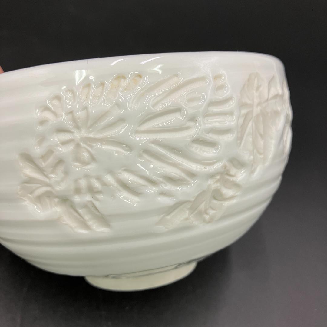 美品 出石窯 永山造 白磁 抹茶碗 直径12.5cm 菊葉文様 　R8SA82