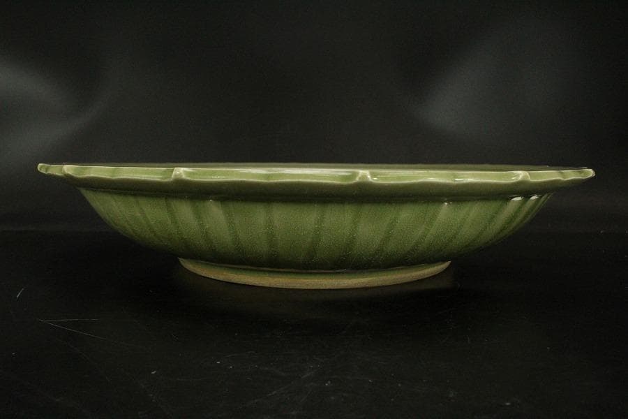 中国美術 青磁 刻龍紋 折口皿 φ42.5cm(ZE786)