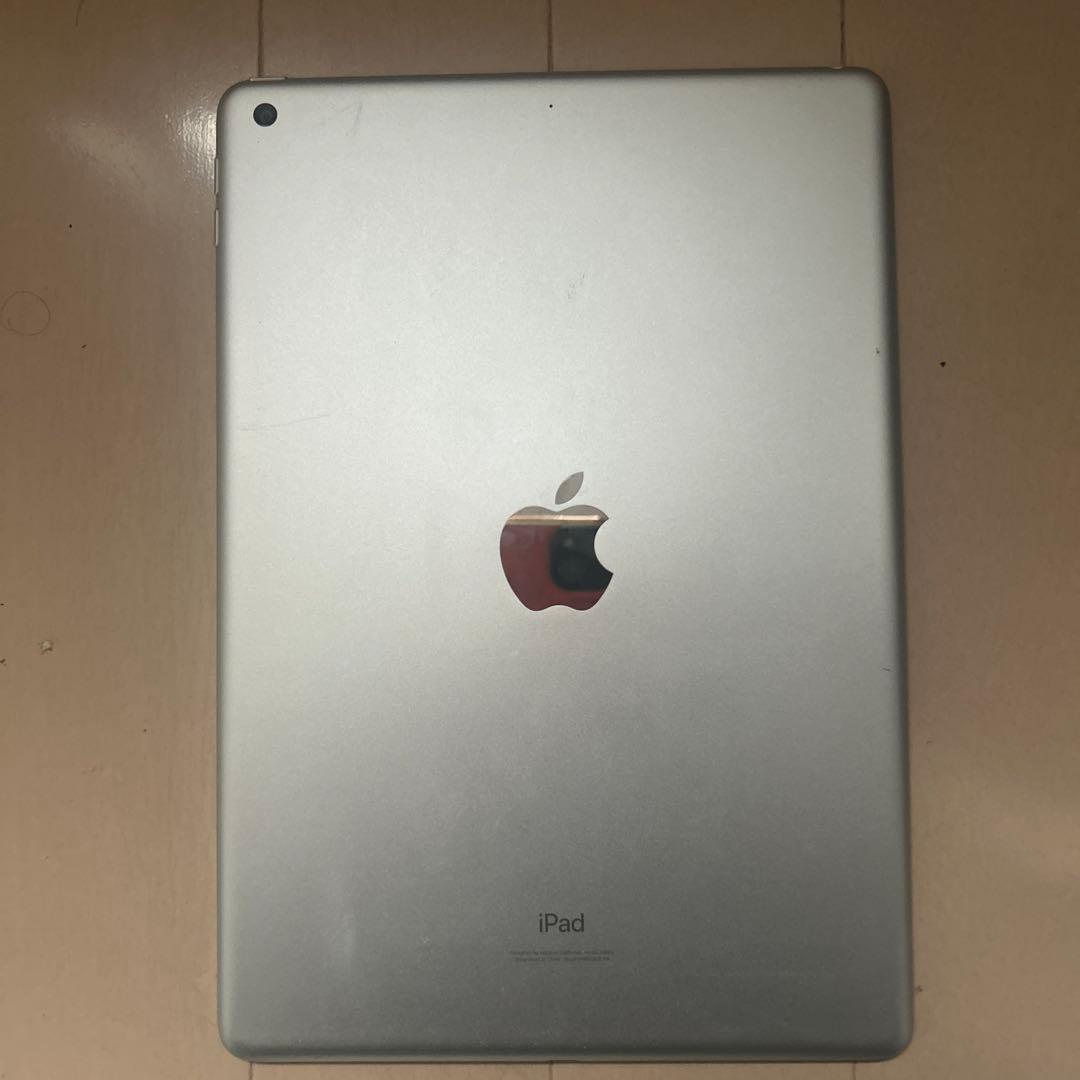 iPad 第9世代 Wi-Fiモデル 64GB シルバー　本体