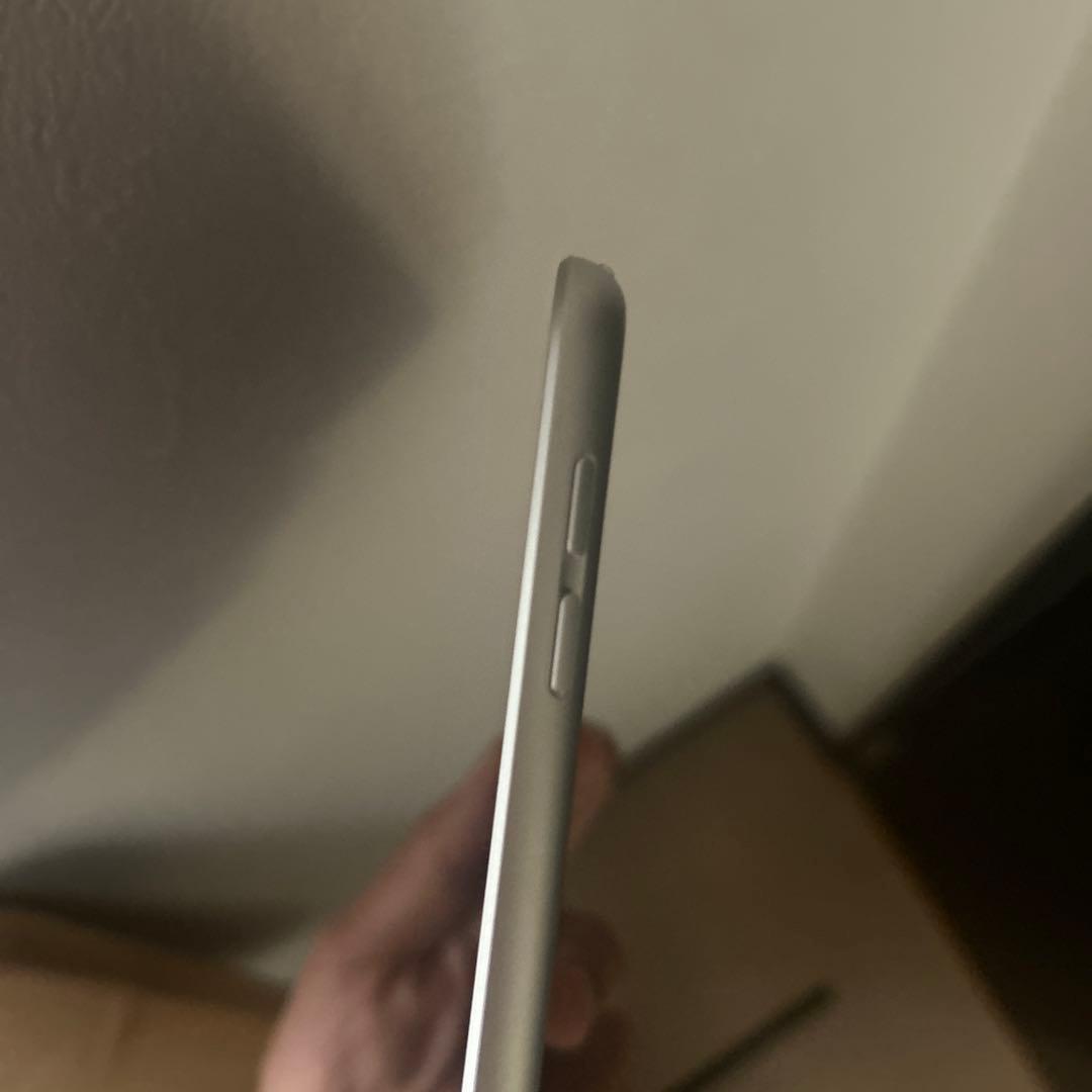 iPad 第9世代 Wi-Fiモデル 64GB シルバー　本体