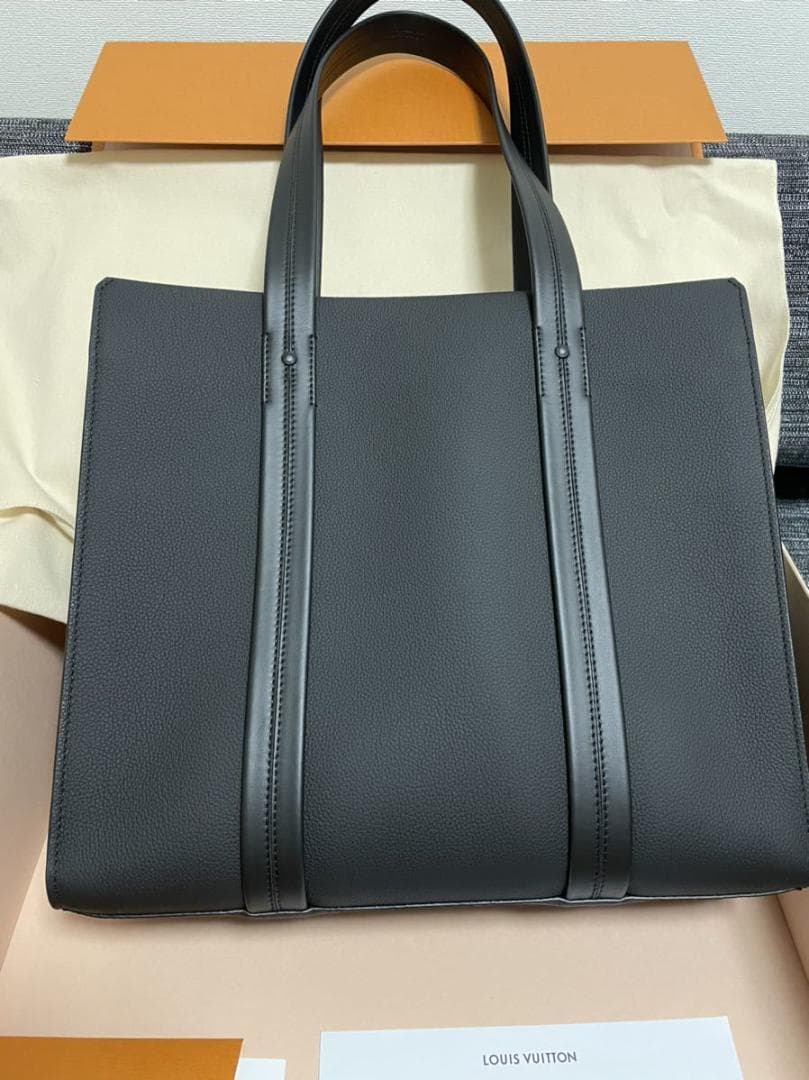 M57308 トート バッグ　レザーバッグ