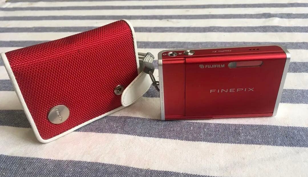 値下げ　 美品　Fujifilm FinePix Z1 レッド ケース付き