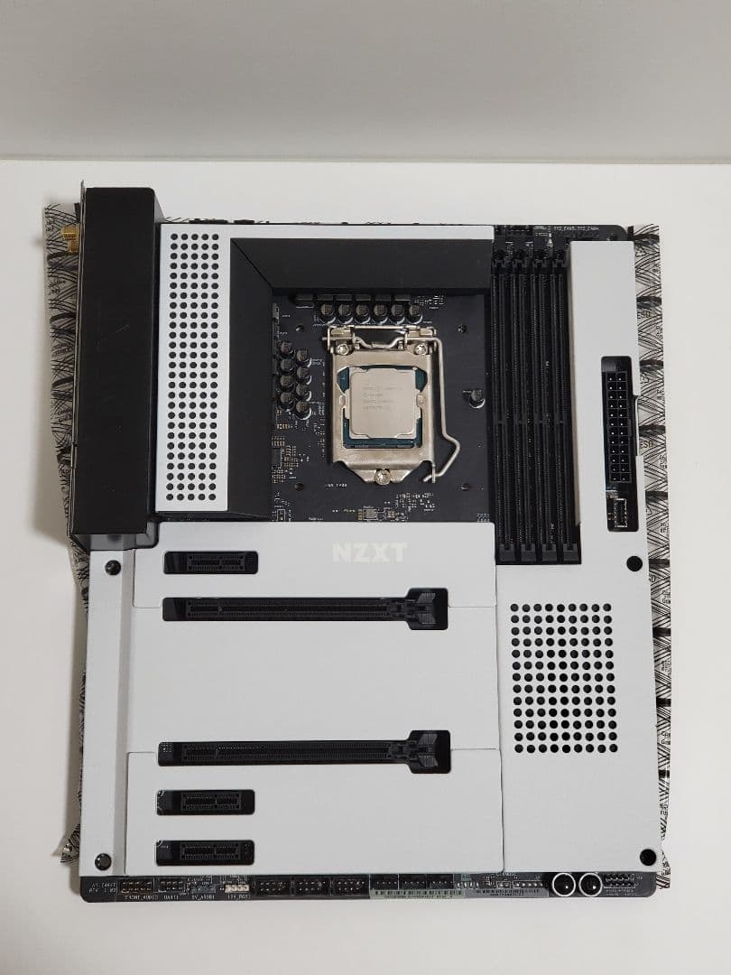 NZXT Z490 Core i5 10400F CPU付き