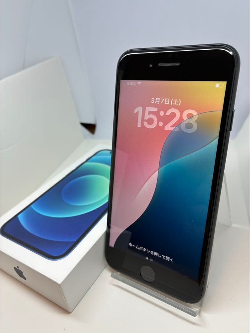 【極美品】　iPhone SE3 128GB SIMフリー 黒　新品バッテリー