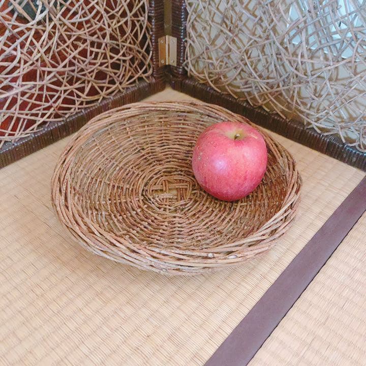 あけびの蔓で作った籠です、