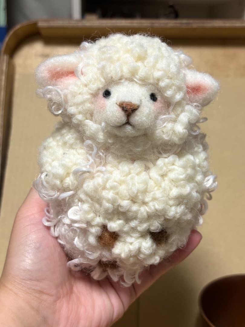 羊毛フェルトご飯に擬態した羊と羊ブローチ【ハンドメイド