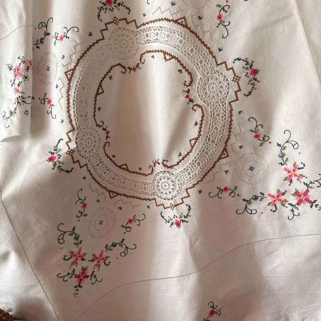 SALE❣️アンティークஐ⋆*花柄刺繍のテーブルクロス