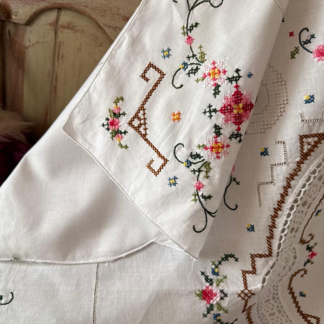 SALE❣️アンティークஐ⋆*花柄刺繍のテーブルクロス