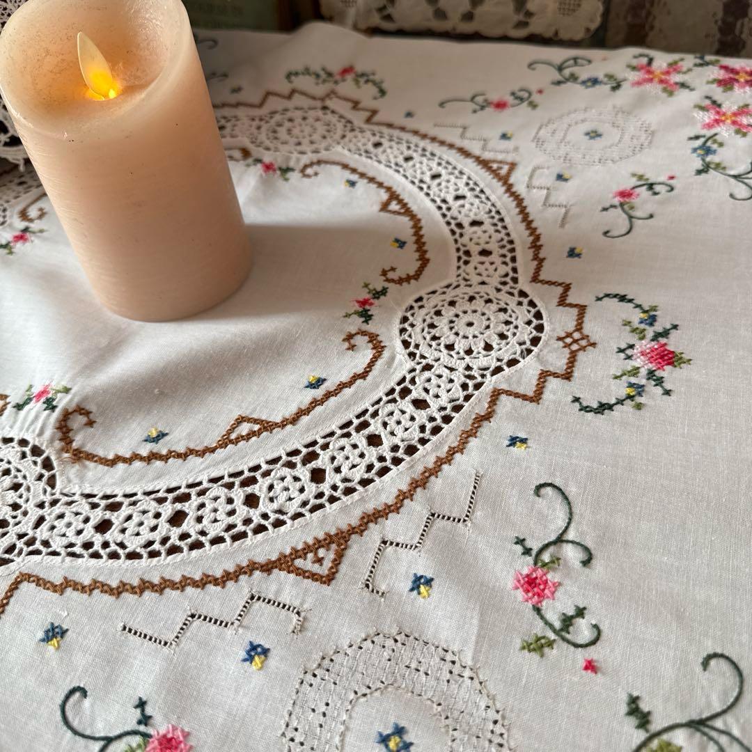 SALE❣️アンティークஐ⋆*花柄刺繍のテーブルクロス