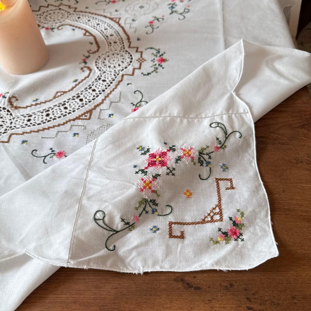 SALE❣️アンティークஐ⋆*花柄刺繍のテーブルクロス